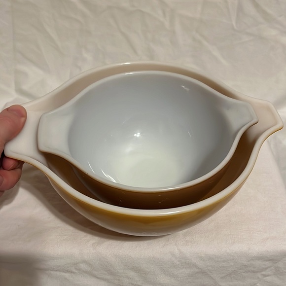 Two Pyrex bowls - Picture 1 of 11